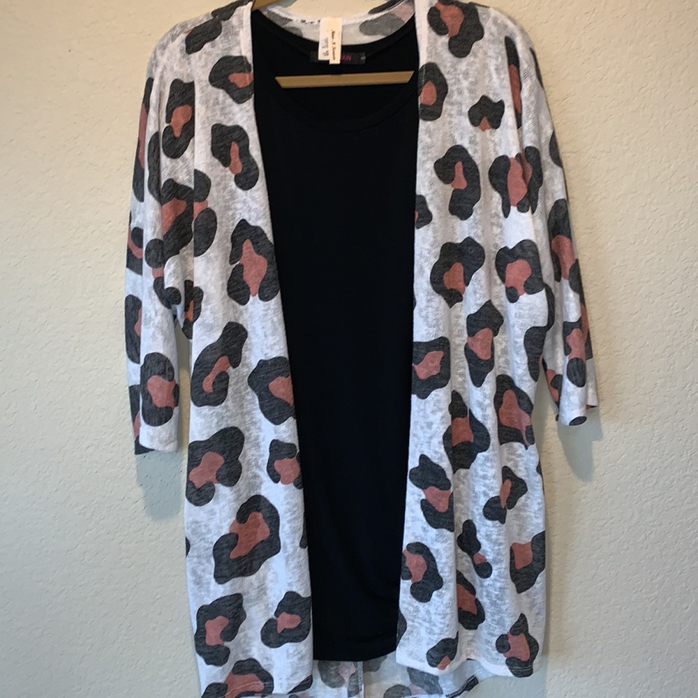 EUC Now N Forever leopard kimono lightweight slightly lower in back. Size small